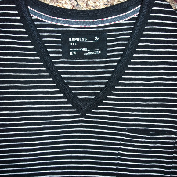 Men's EXPRESS V-Neck Pocket Tee-Shirt - Picture 3 of 4